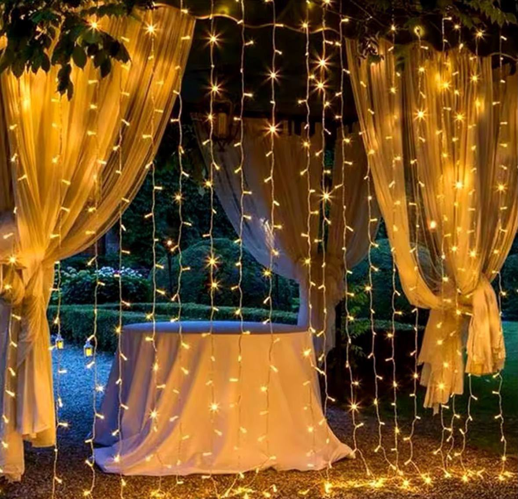 Cortina de luces LED cálidas de 3 por 3 metros