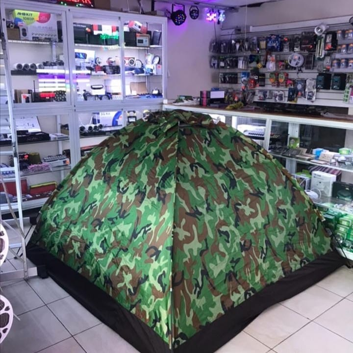Carpa camping camuflaje militar armada vista exterior